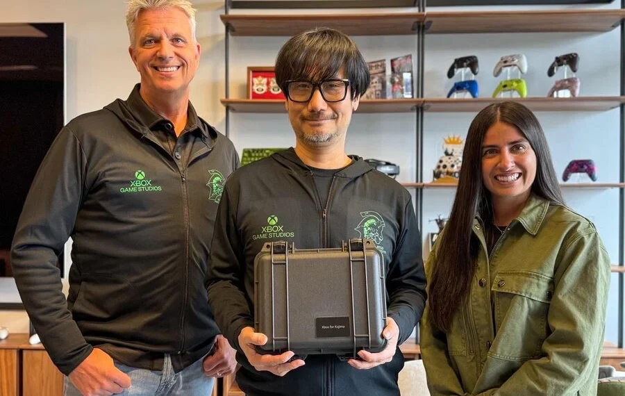 کوجیما در ملاقات با Xbox یک هدیه مرموز دریافت کرد